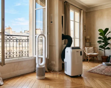 Comparaison ventilateur colonne Dyson et climatiseur mobile Klarstein dans un appartement parisien en pleine canicule