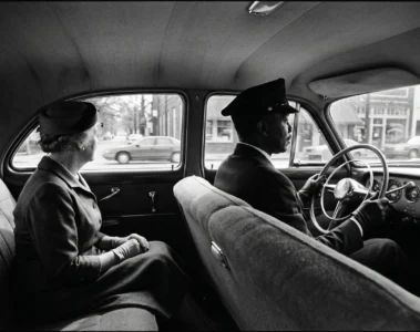 Scene du film Miss Daisy et son chauffeur 1989, vieille Packard a Atlanta avec chauffeur afro-americain en uniforme