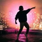 Silhouette jeune confiante avec lumiere neon rose orange, ambiance urbaine et charisme magnetique, illustration mot rizz gen Z