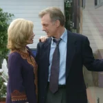 Eric et Annie Camden devant leur camping-car dans le dernier épisode de 7 à la maison