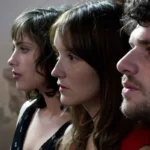 À trois on y va : fin du film et choix de Charlotte expliqués Mélodie, Charlotte et Micha dans À trois on y va