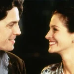Coup de foudre à Notting Hill : fin du film et réponse « indéfiniment » expliquées William et Anna souriant ensemble dans une scène réelle de Coup de foudre à Notting Hill