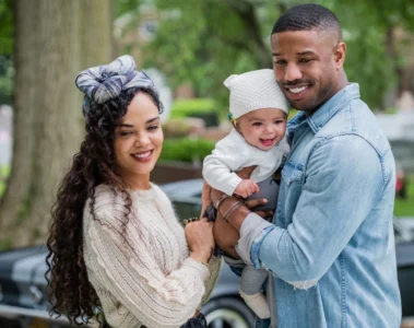 Adonis Creed avec Bianca et leur fille Amara dans une scène réelle de Creed II