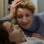 Thelma auprès de Louis dans une scène réelle du film La Chambre des merveilles