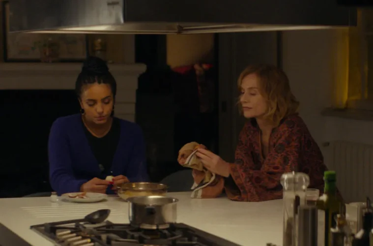 Alma et Mina dans une scène réelle du film La Prisonnière de Bordeaux