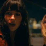 Cassie Webb et Julia Carpenter dans Madame Web