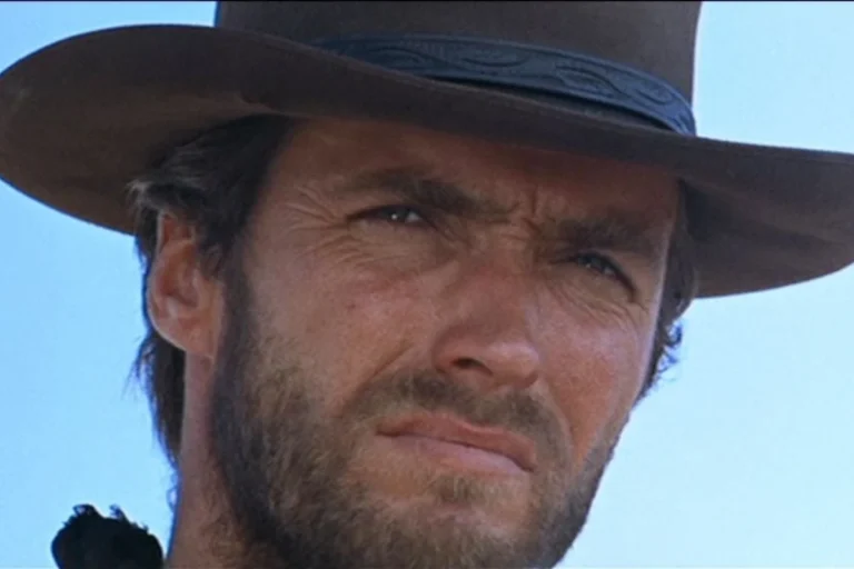 Clint Eastwood en Homme sans nom dans une scène réelle de Pour une poignée de dollars