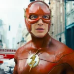 Barry Allen dans une scène réelle du film The Flash