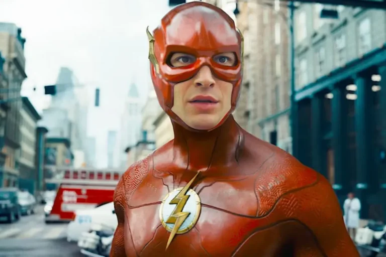 Barry Allen dans une scène réelle du film The Flash