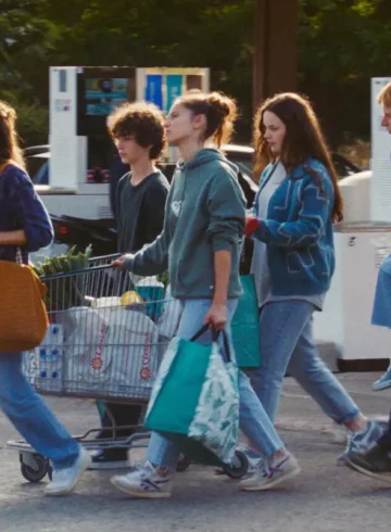 Toni et ses enfants dans une scène réelle du film Toni en famille