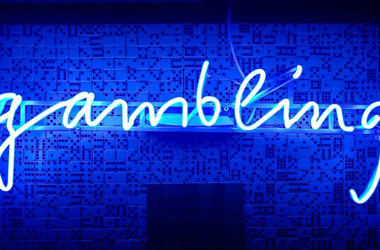 enseigne lumineuse bleue de jeux de hasard