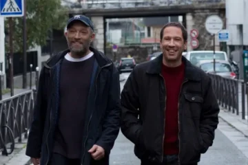 Bruno et Malik marchent ensemble dans Hors normes