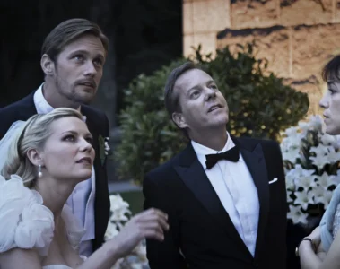 Justine, Michael, John et Claire pendant le mariage dans Melancholia