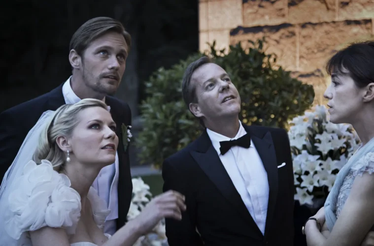 Justine, Michael, John et Claire pendant le mariage dans Melancholia