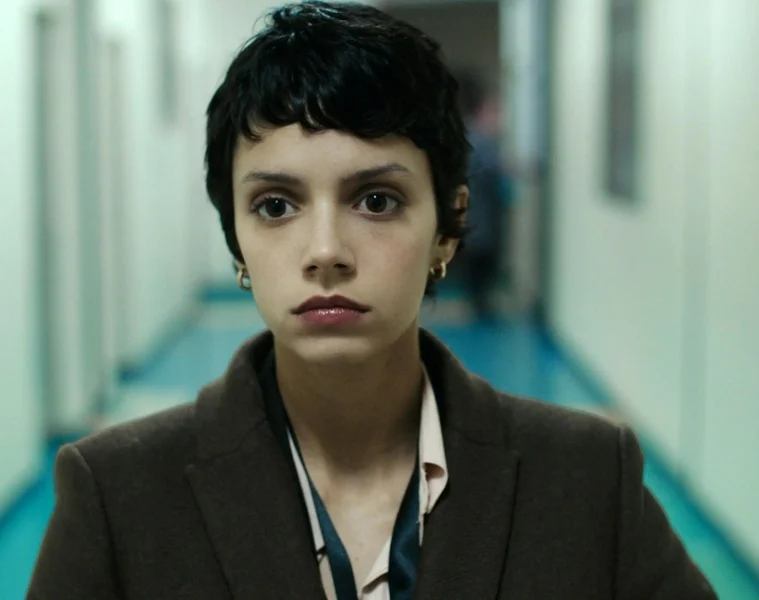 Nora dans Première affaire de Victoria Musiedlak