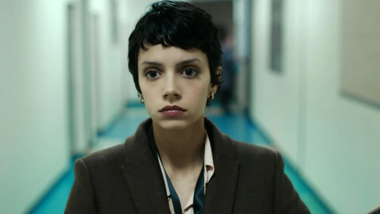 Nora dans Première affaire de Victoria Musiedlak