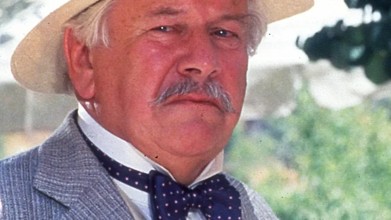 Hercule Poirot dans Rendez-vous avec la mort de 1988