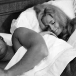 Henri et Françoise allongés ensemble dans le film Un homme qui me plaît