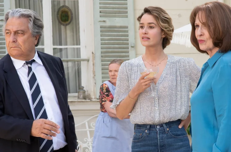 Claude, Ségolène et Marie pendant la fête familiale dans Qu’est-ce qu’on a tous fait au Bon Dieu ?