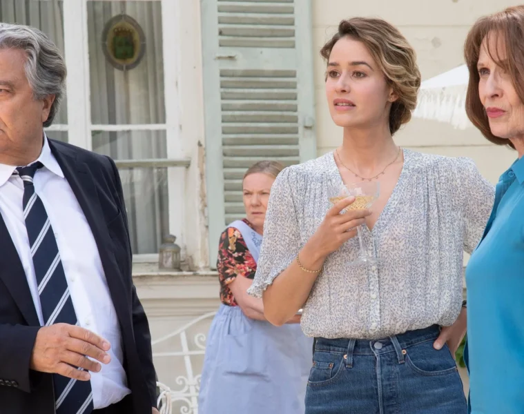 Claude, Ségolène et Marie pendant la fête familiale dans Qu’est-ce qu’on a tous fait au Bon Dieu ?