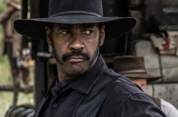 Sam Chisolm, interprété par Denzel Washington, dans Les Sept Mercenaires (2016)