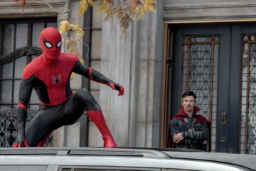 Spider-Man devant Doctor Strange dans Spider-Man No Way Home