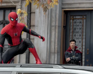 Spider-Man devant Doctor Strange dans Spider-Man No Way Home