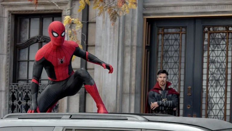 Spider-Man devant Doctor Strange dans Spider-Man No Way Home