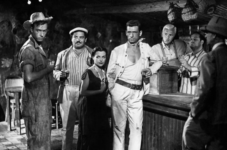 Les personnages du Salaire de la peur réunis au bar, dans le film de Clouzot de 1953