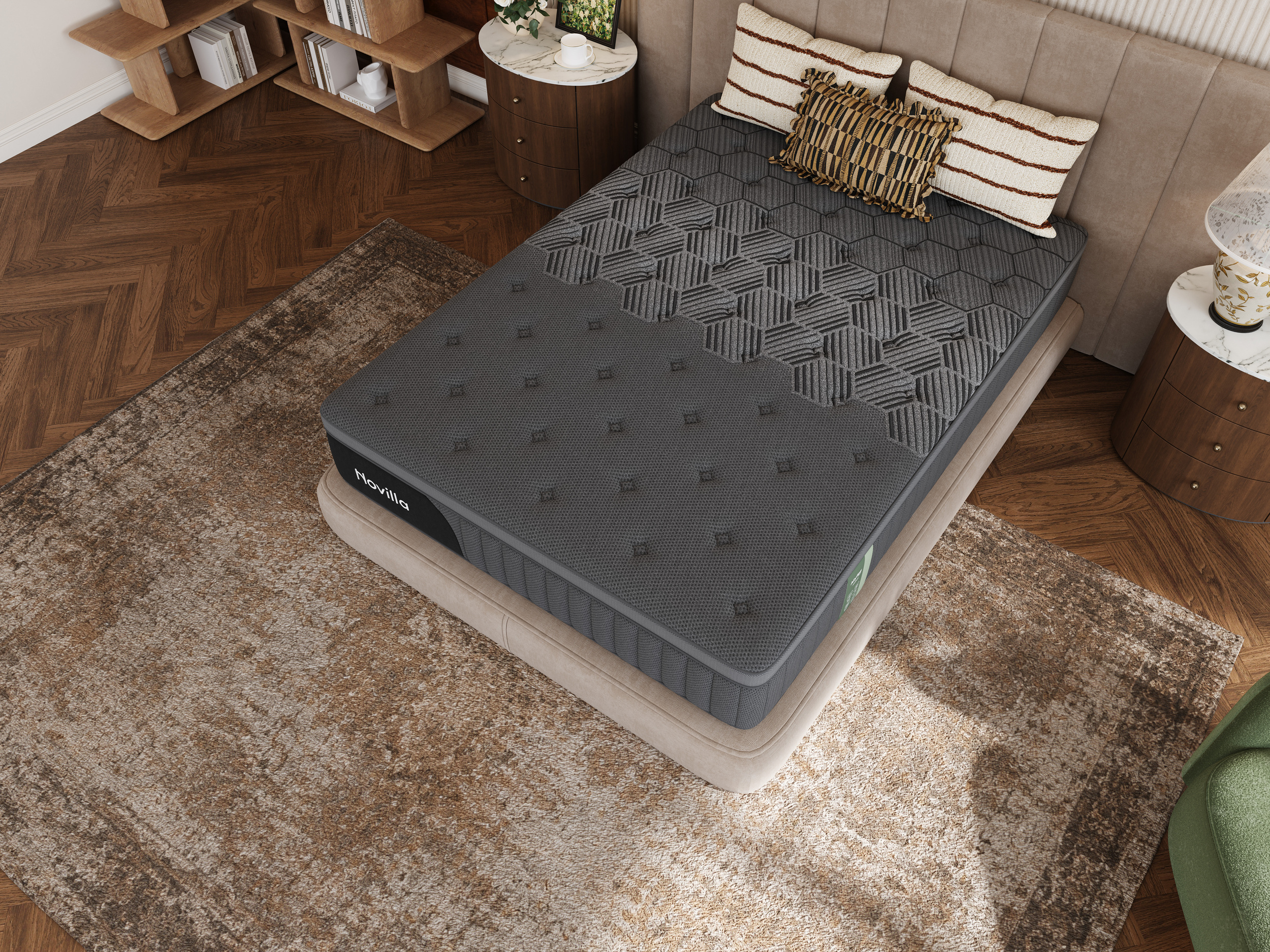 Vue en plongée du matelas Novilla AiryFlow montrant la surface grise matelassée de son accueil Eurotop. Visuel produit fourni par Novilla dans le brief, page 7.
